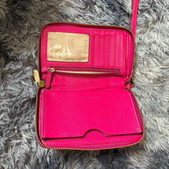 Michael Kors Clutch Hot Pink Gently Used in good condition - Picture 3 of 4